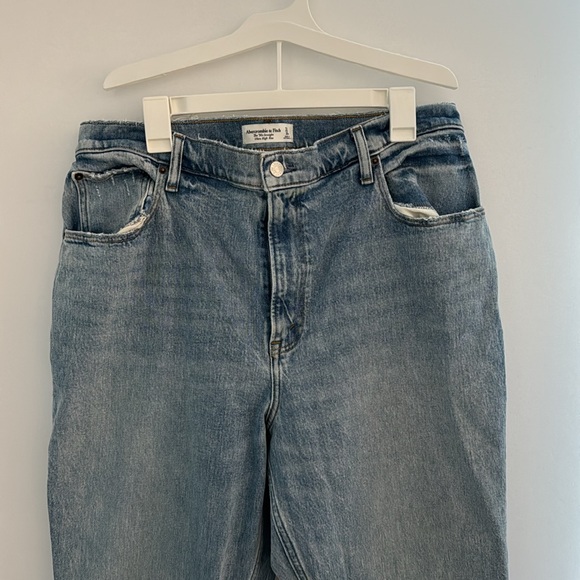 Abercrombie & Fitch Ultra High Rise The 90’s Straight Jean - Picture 3 of 6